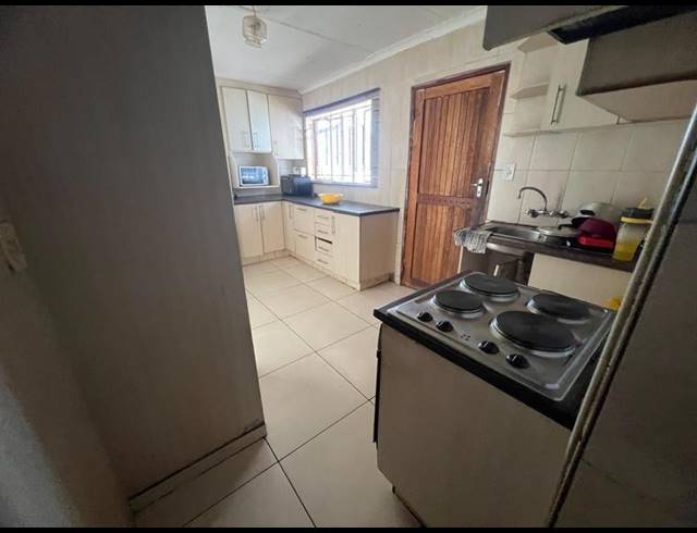 3 BEDROOM HOUSE FOR SALE IN CLOVERDENE